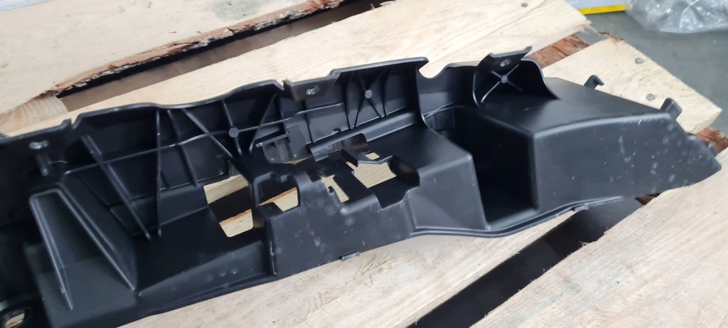 фото №10, Sq8 q8 кронштейн направляющая кронштейн бампера задняя sline 24r 4m6807458b