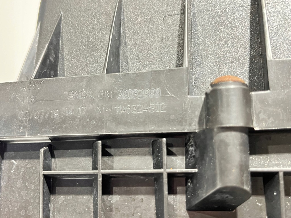 Купити Opel corsa e корпус фільтра повітря 39032999