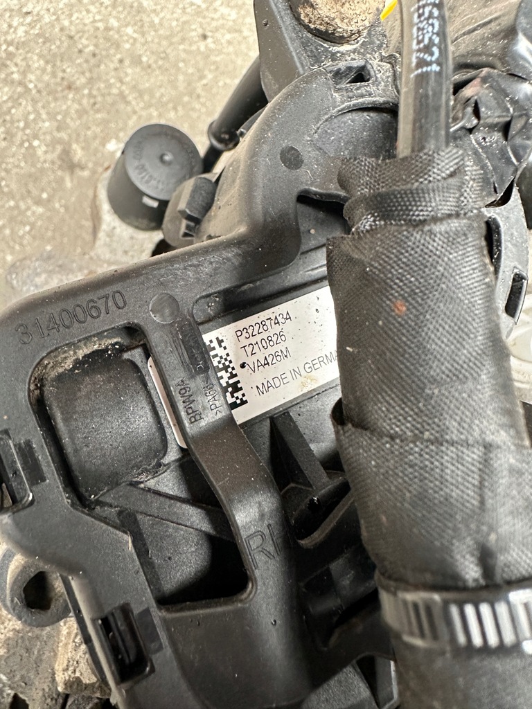 фото №12, Volvo v60 cross & country awd подвеска правое задние рычаг поворотный кулак