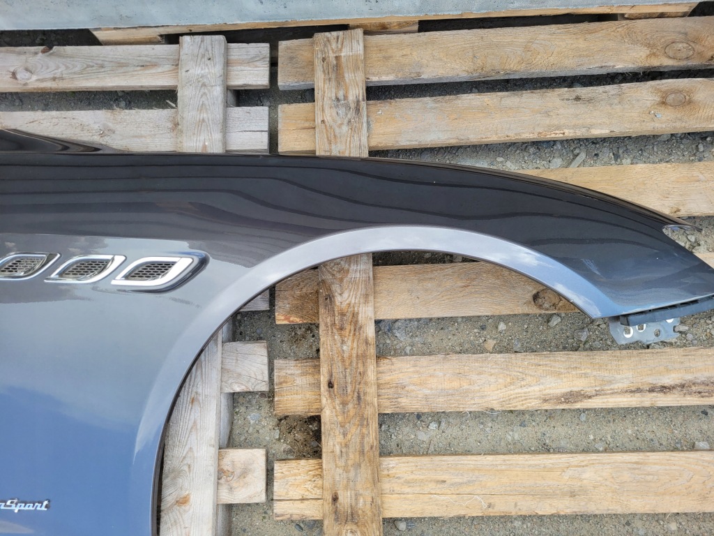 Maserati quattroporte vi крыло  правый  перед передний идеальный Недорого