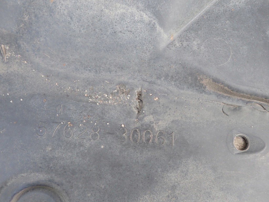 Накладка подвеска левая lexus is 3 200t 300 po рестайлинг  2018 европа 57628-30061 Недорого