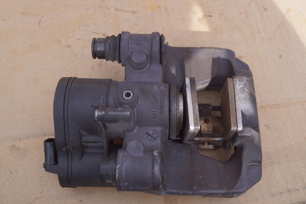 фото №8, Суппорт тормоза ручные правый задняя aston martin db11