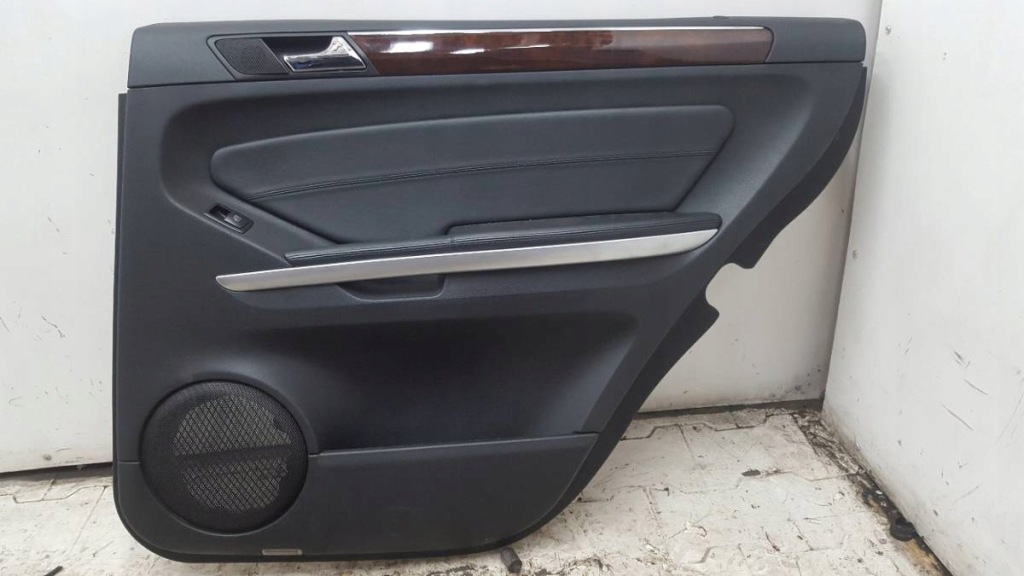 фото №1, Обшивка дверь правый задняя mercedes gl x164 чёрный