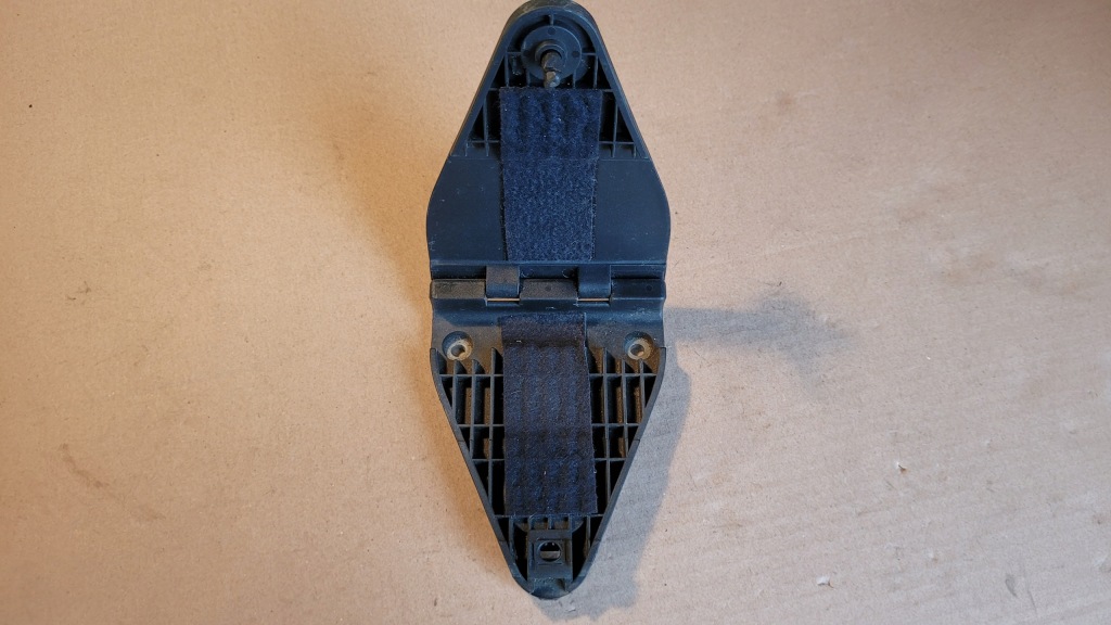 фото №1, Audi a4 b6 b7 cabrio кронштейн трикутник 8h0860285