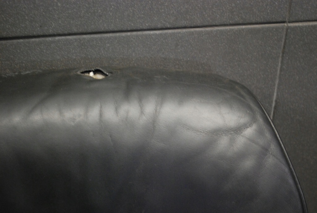 фото №8, Шкіра спинка сидіння передній audi a8 d3