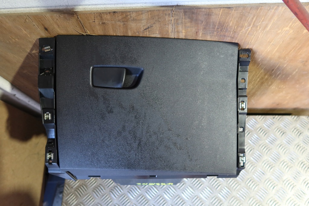 фото №1, Бардачок пассажира clio v 681081139r