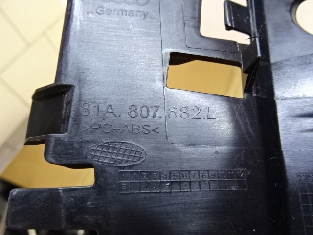 фото №11, Audi оригинальный номер 81a807682l решётка бампера