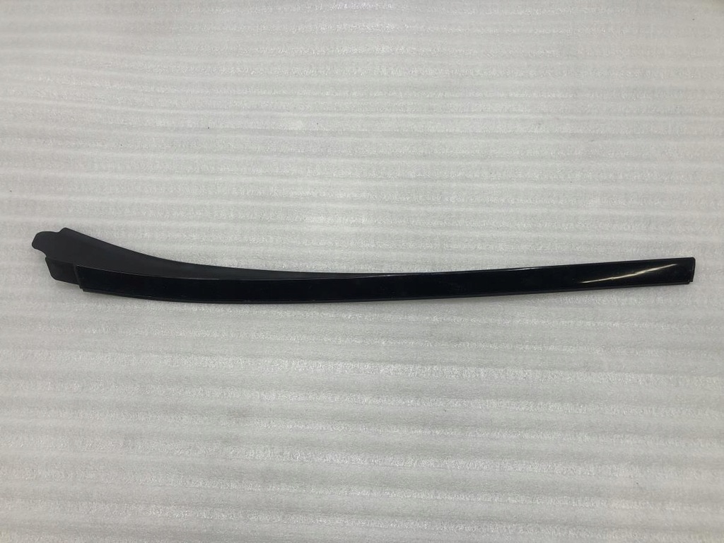 фото №1, Молдинг уплотнитель левая dacia duster ii