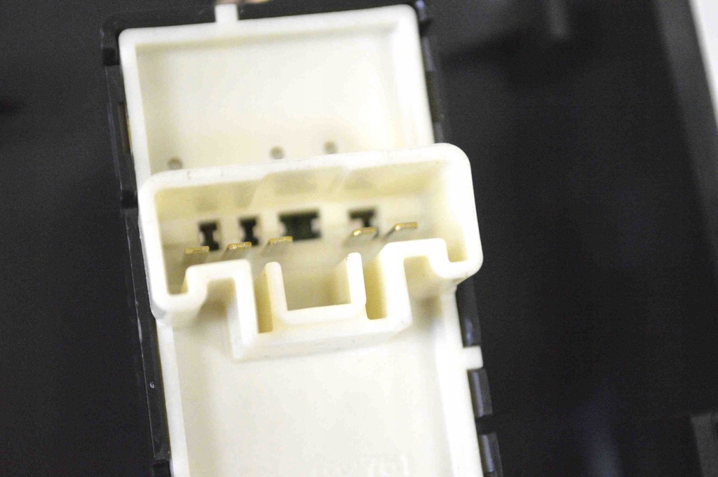 фото №4, Кнопка управление окон правых передних дверь mazda rx-8 se, fe