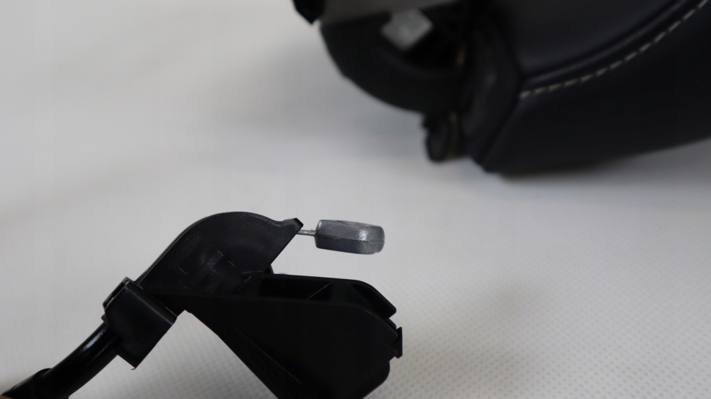 Volvo v40 2 подголовник левое  задняя с Разборки