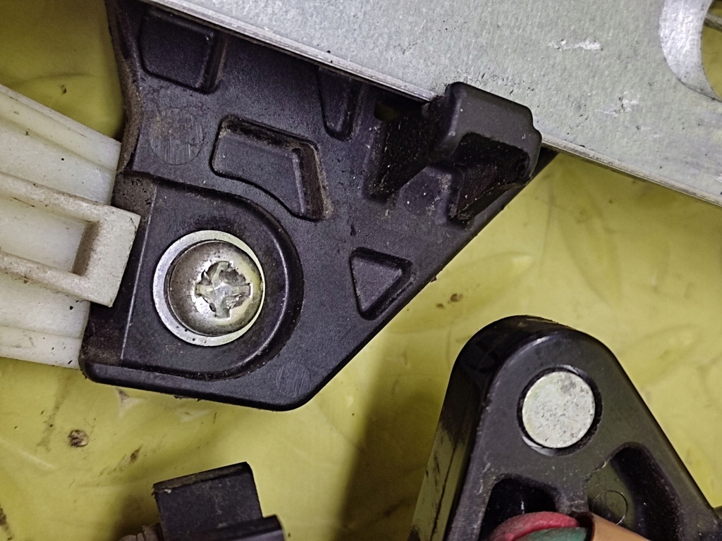 фото №9, Suzuki liana i подъемник стекло правый задняя 8343076f10