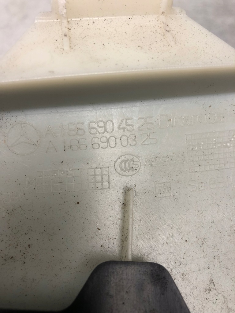 Захист стійка ліва mercedes w166 a1666900325 Оригінал