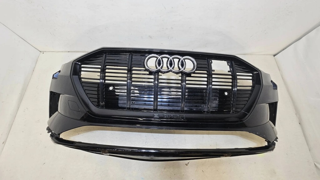 фото №1, Бампер перед передний решётка радиатора решётка радиатора audi e-tron 4ke807437