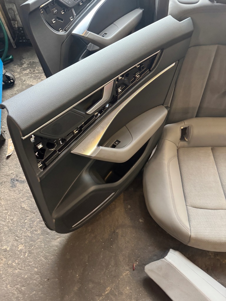 фото №8, Audi a6 c8 kombi сиденья заднее сиденье обшивки s line серые