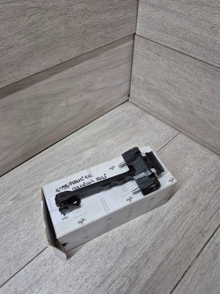 Купити 16598. ferrari 812 обмежувач двері праве 83965500