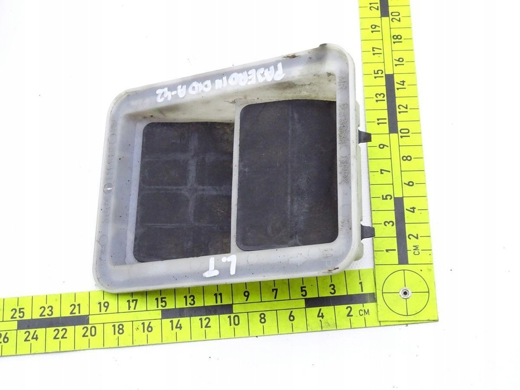 фото №5, Mitsubishi pajero iii 99-06 решётка вентиляционная багажника mr233681