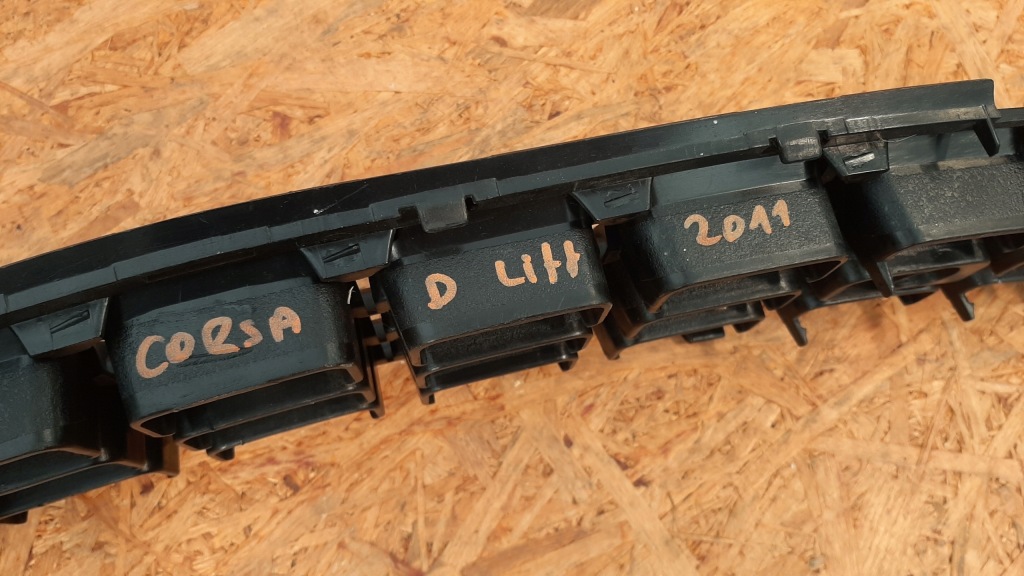 Купить Opel corsa d 2011- решётка решётка  бампера перед 0737710