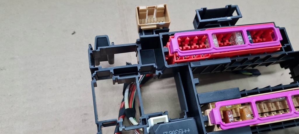 фото №6, Q5 80a sq5 коробка предохранителей 80a971845