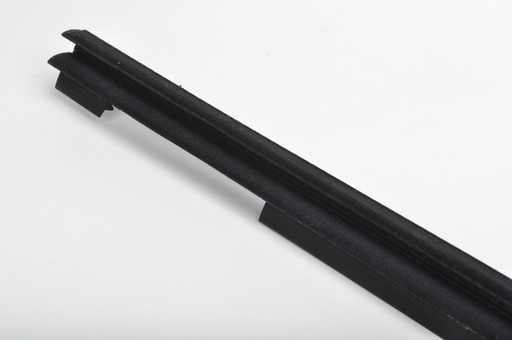 фото №6, Aston martin db11 прокладка дверь правая