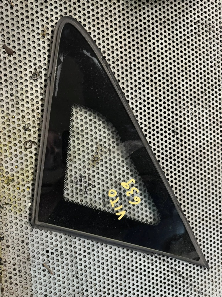 Купити Скло двері трикутник лівий перед mercedes vito 639