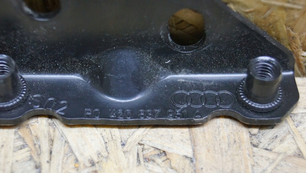 фото №4, Кронштейн audi r8 420 837 951