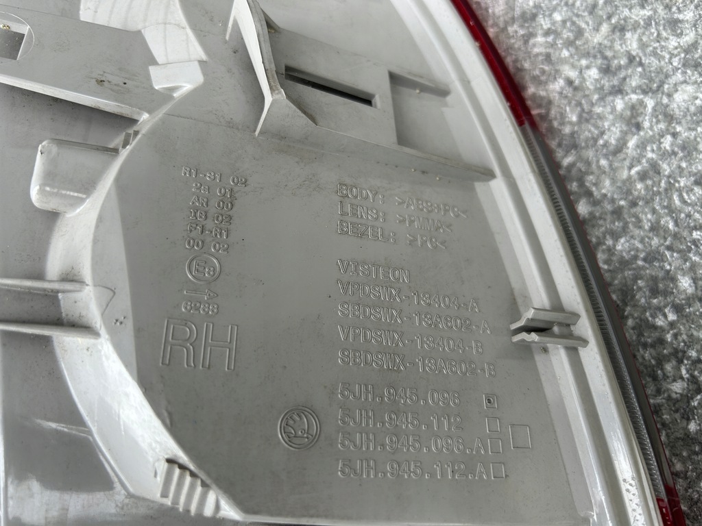 фото №5, Лампа правая задняя задняя fabia rapid 5jh945096