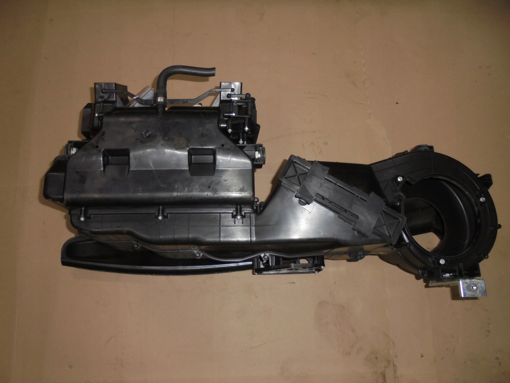 фото №6, Корпус обігрівача maserati quattroporte 4.2v8 06