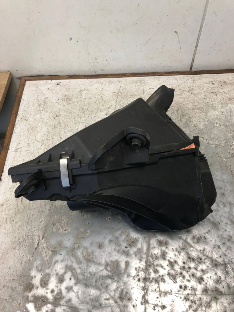 Корпус фільтра повітря bmw e87 lci 9119446 Доставка