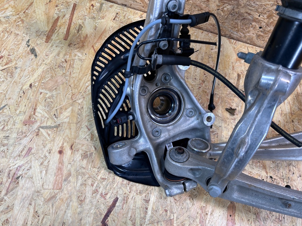 Подвеска амортизатор рычаг поворотный кулак правый перед audi e-tron 55 4ke 18- Доставка