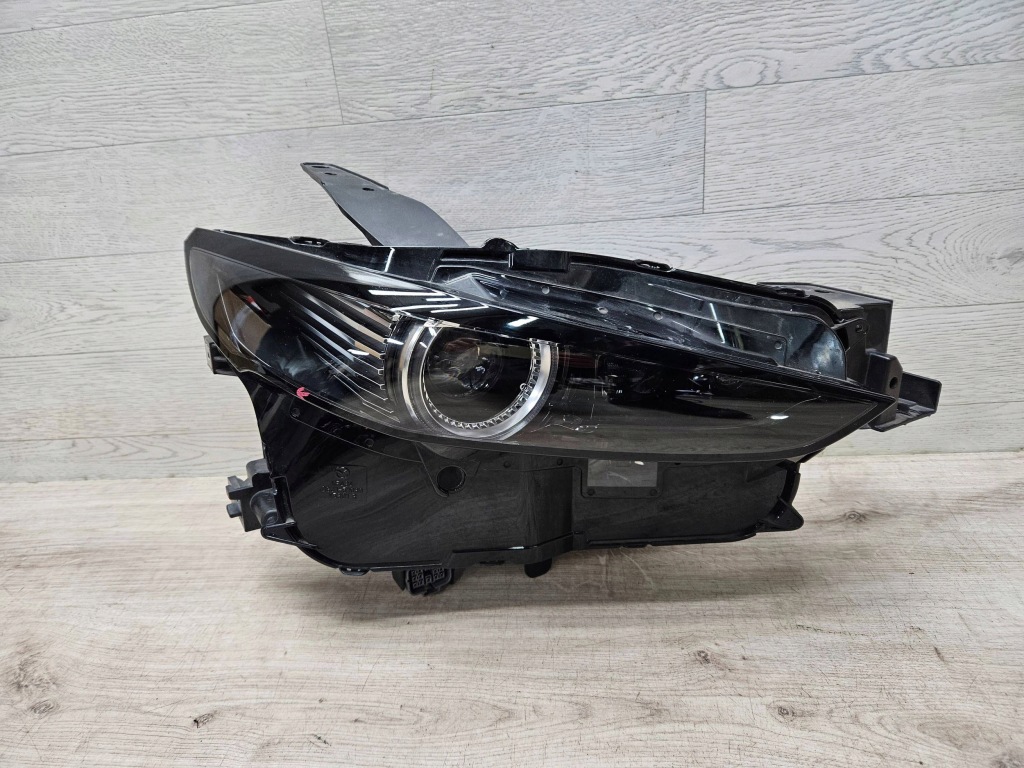 Купити Фара перед сторона права mazda cx-30 dgj151030