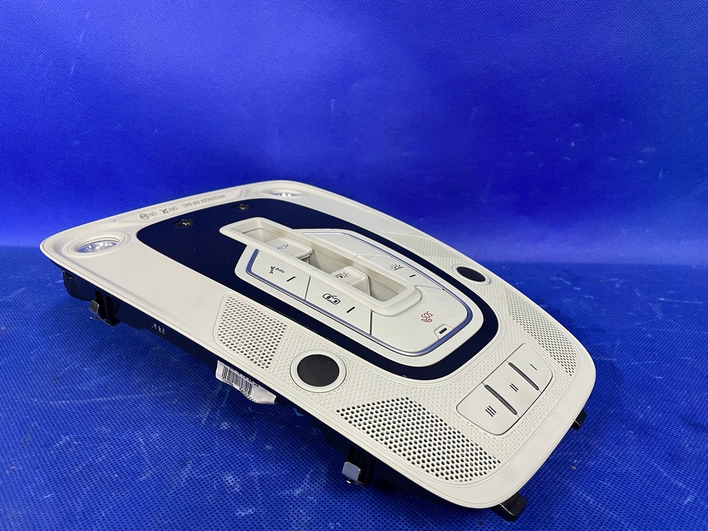 фото №1, Audi q7 4m лампа освещение салона потолочный homelink 4m0947135