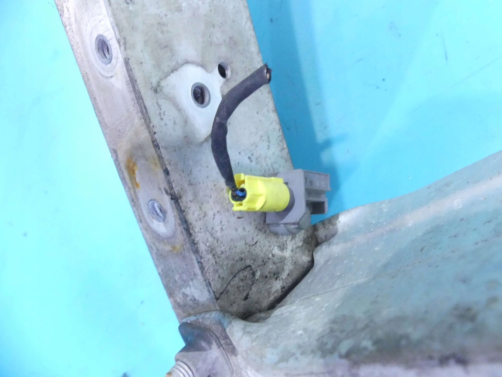 фото №7, Усилитель балка бампера перед mercedes w204