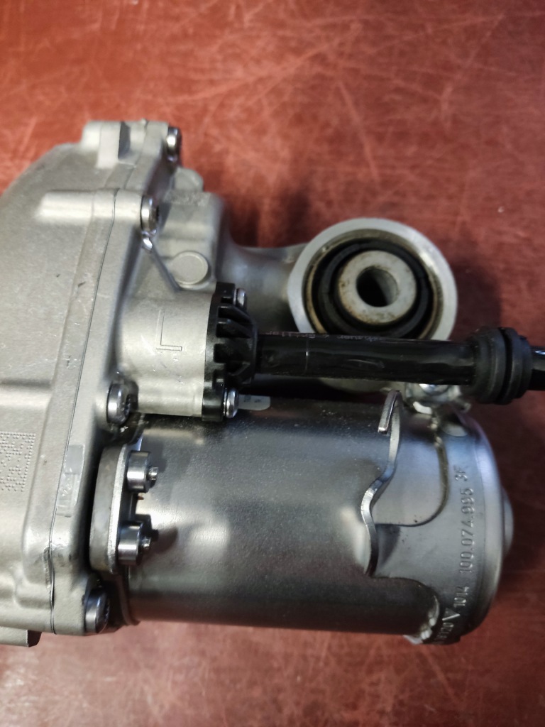 Привод поворота mercedes amg 2324606300 новый с Разборки