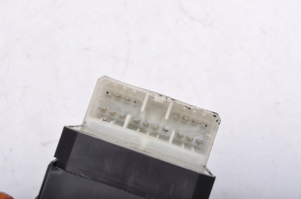 фото №7, Suzuki grand vitara ii панель перемикач вікон 83727-65j0