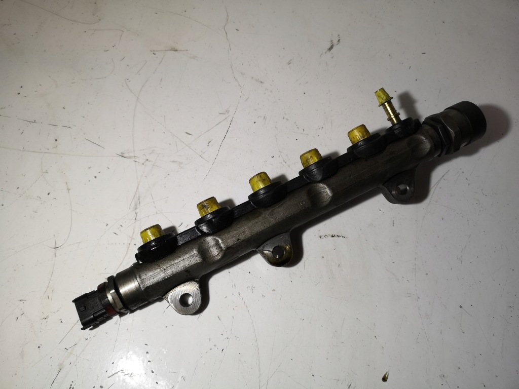 Молдинг упорскування trafic vivaro primastar Київ