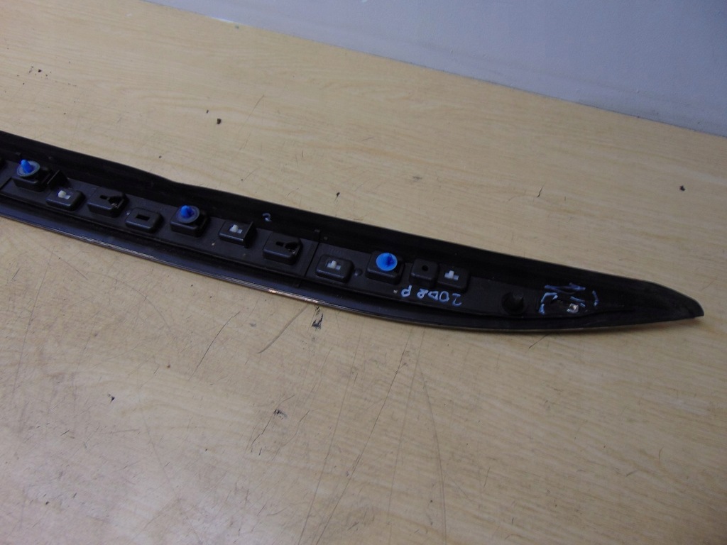 фото №9, Молдинг хром дах права peugeot 2008 1 9806404777