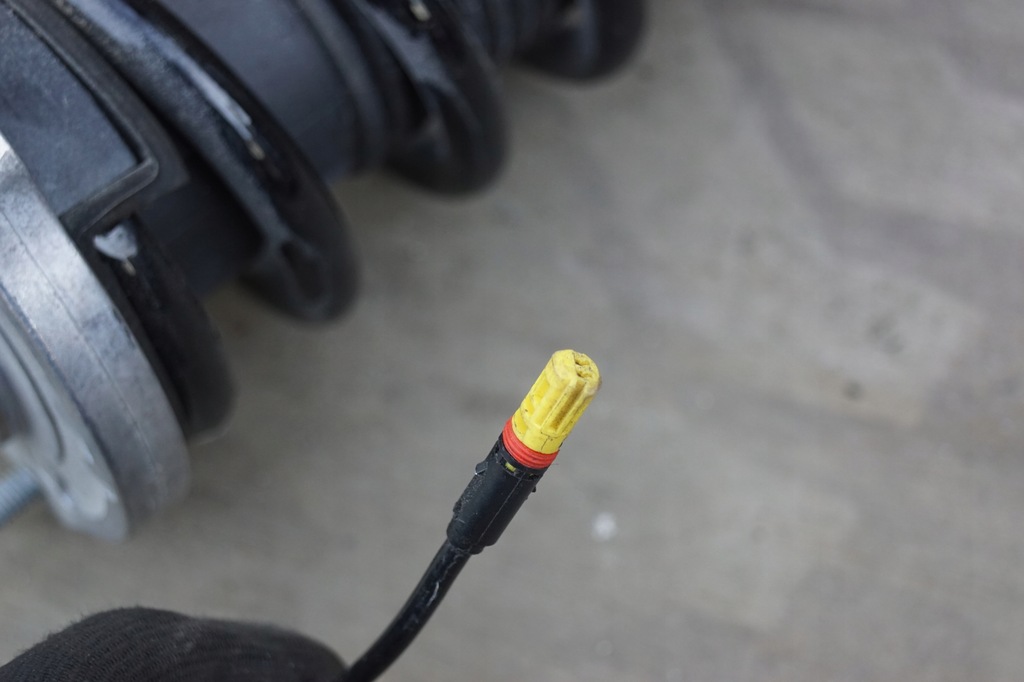 фото №7, Амортизатор задняя aston martin db11 ky53-18w002-hb