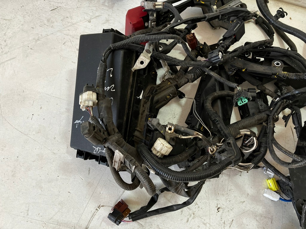 фото №7, Chr c-hr 1.8 гибрид электропроводка отсек двигателя корпус предохранителей