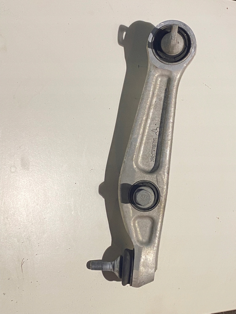 фото №10, Важіль правий лівий перед tesla model y