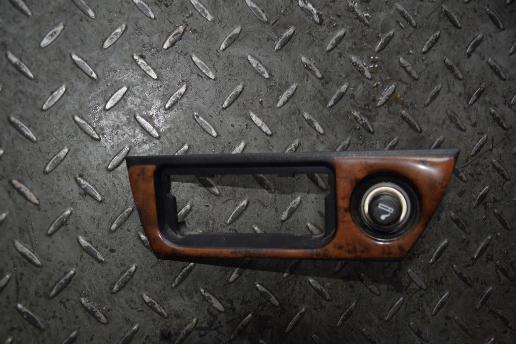 фото №1, Прикуриватель mitsubishi lancer v 1995