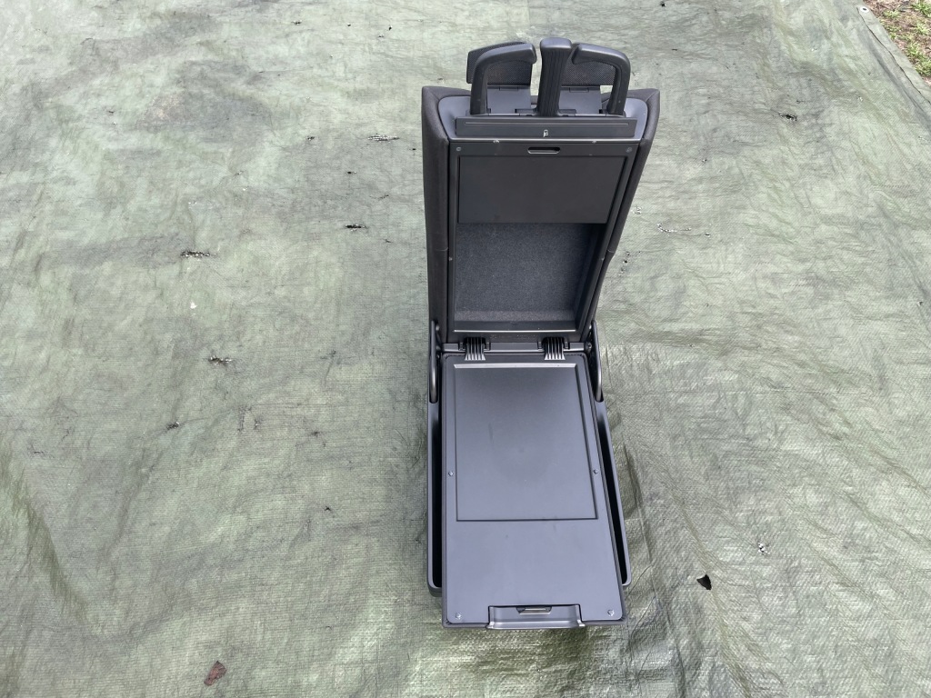 Подлокотник бардачок на лыжи задний  задний подстаканник audi a4 b8 8t0885875af с Разборки