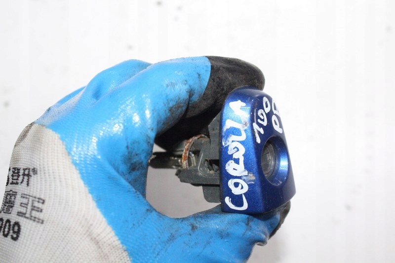 фото №3, Toyota corolla verso 03 вкладка замка правий перед