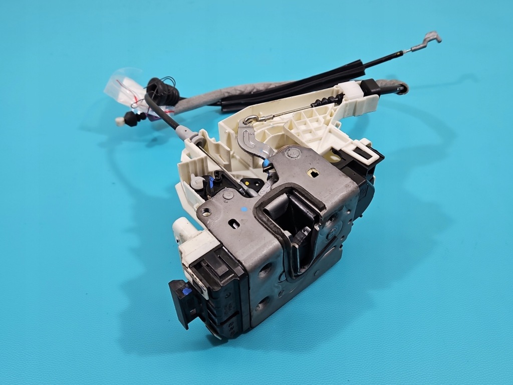 фото №1, Замок перед левый a0997200135 mercedes cls ii c218 10- europa 4 pin