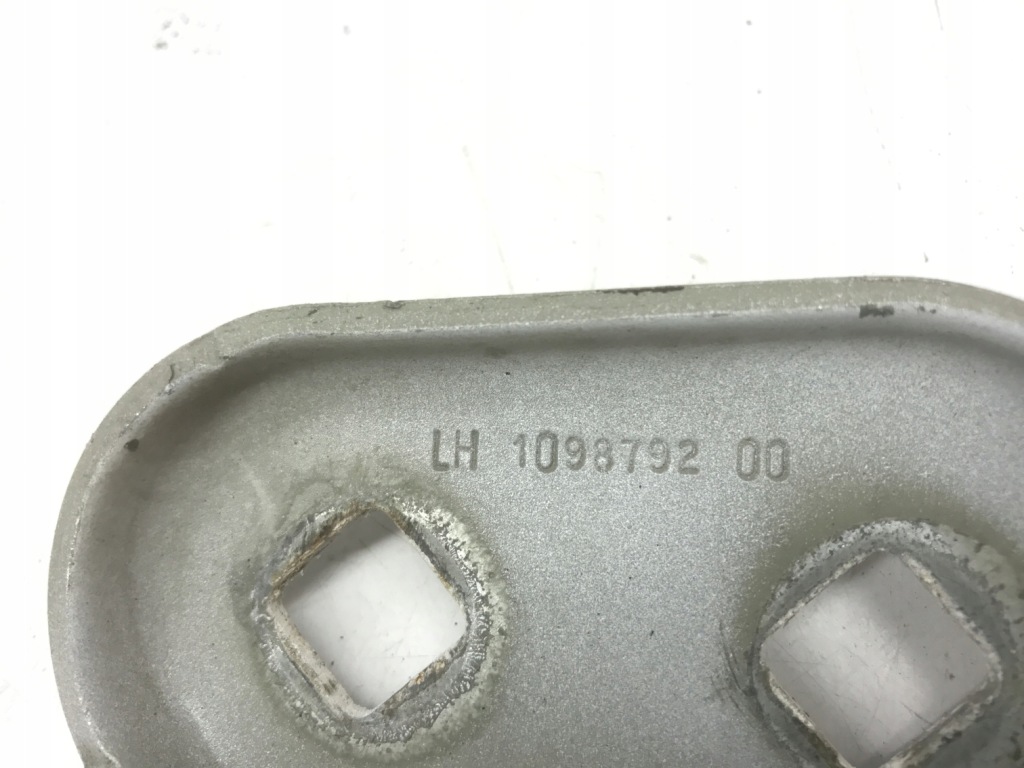 Tesla model 3 2018- передній лівий петля капот 1098792-00-c Зі Шроту