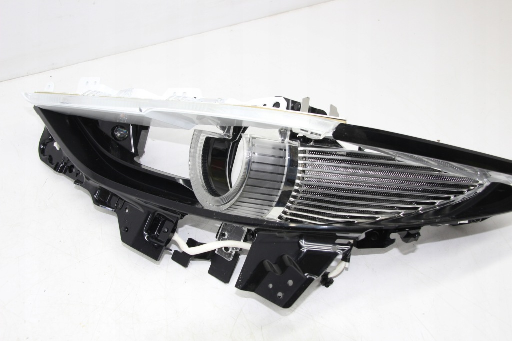 Середина вкладыш фары левый перед led mazda cx30 2019- Недорого