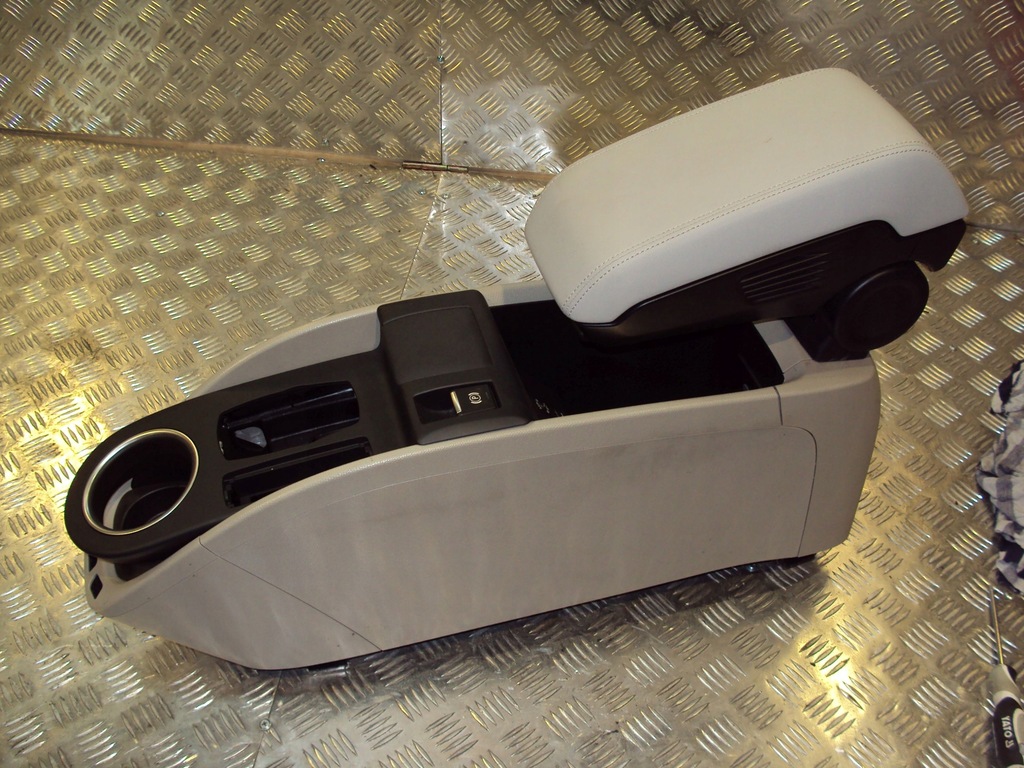 фото №8, Bmw i3 тунель середній підлокітник шкіра різні