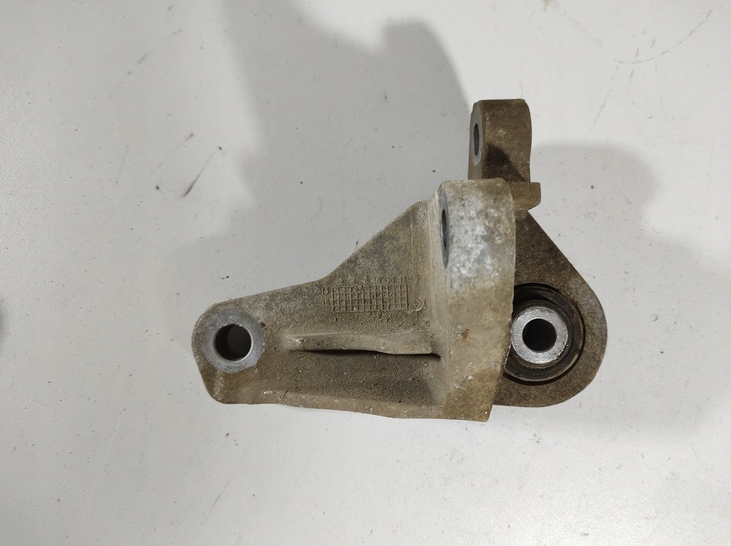 фото №8, Volvo v60 13r- кронштейн подушка двигателя