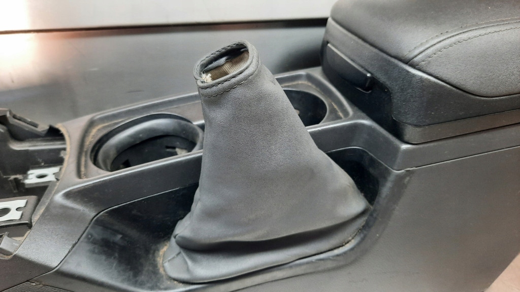 фото №12, Подлокотник туннель средний volvo v50 2.0 hdi 04r