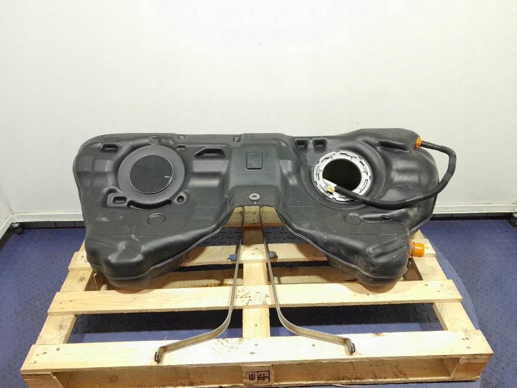 Купити Bmw m5 f90 g30 4.4b 600 km бак пального 8090708