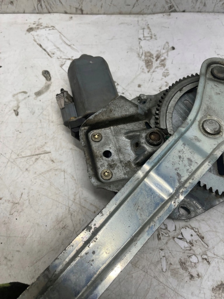 Моторчик стекло задний задний  сторона левая bmw 3 e36 0130821276 Недорого